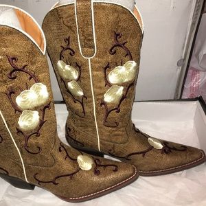 Cowgirl boots with floral design size 8 women’s
